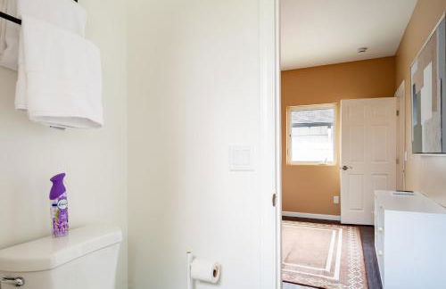 Cozy 2BR Home Mountain Views Pet Friendly - Foto 13