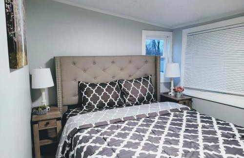 Nice house with private parking, king bed fenced yard - Foto 16