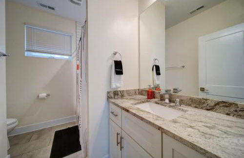 Luxe Townhome Rooftop Hot Tub Parking - Photo 42