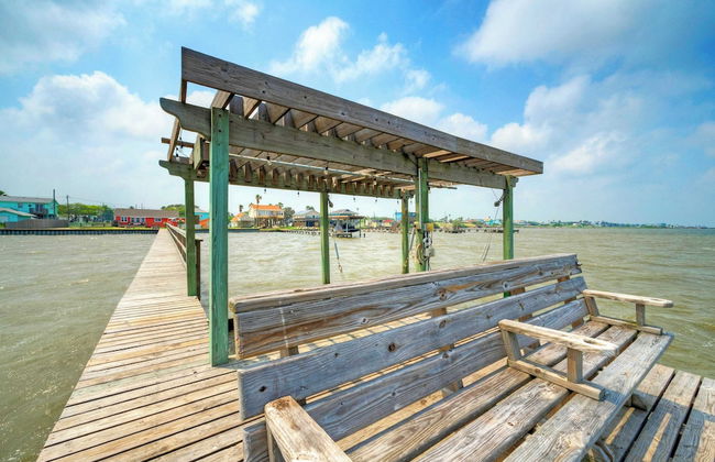 Waterfront Retreat w/ Private Boat Dock, Patio, Views Shore Thing by Avantstay - Photo 32