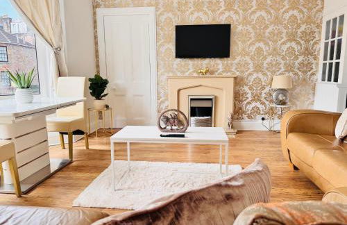 THE RESTING LION - Gourock Town Center Holiday Home Apartment - Foto 4