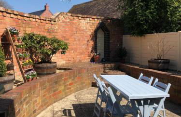 Cotswold Thatched Cottage - Photo 4