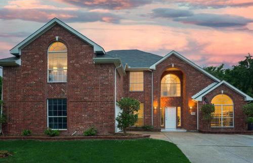 Captivating 6BR 3B Home with Pool & Fire Pit - Foto 51