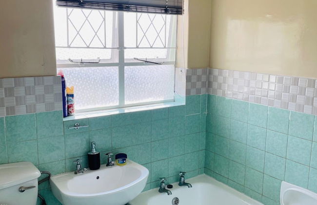 Immaculate Home in Avondale West - 2166 - Foto 27