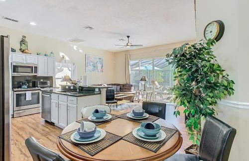 Spacious retreat w pool & game room - Foto 17