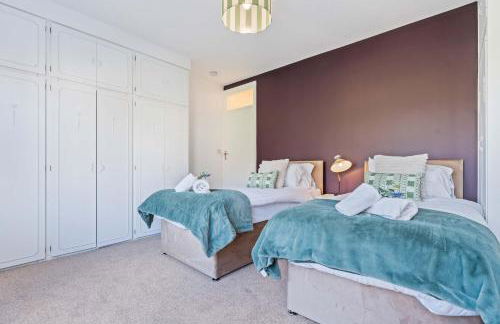 Charming and Spacious Home in Cradley Heath by 53 Degrees Property Sleeps 8 - Foto 22