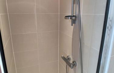 Modern 2 Bedroom Penthouse with Balcony & Parking - Foto 6