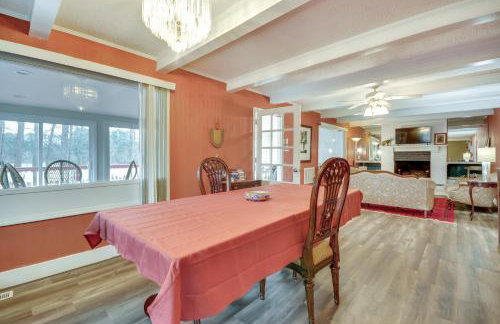 Tranquil Lakefront Home with Sunroom in Burlington - Foto 8