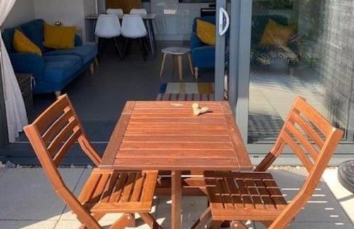 LIKONI 3 by BOURNECOAST - A Modern Apartment with SEA VIEWS, Patio and Parking - FM6193 - Foto 13