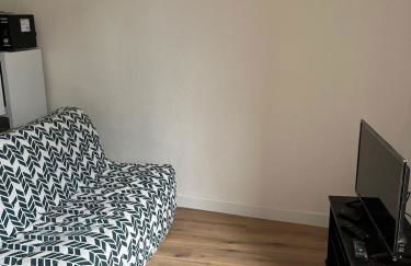 T2 Cosy, agréable fonctionnel et douillet, 1 lit 140 et un BZ , Wifi gratuit, boîte à clés, proche commerces et gare routière - Foto 4