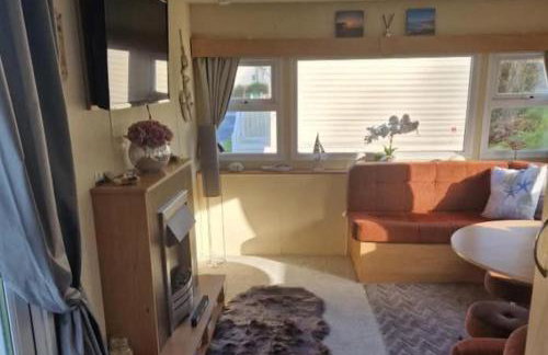 3 Bed Caravan - Sleeps 6 - Pets - Parking - Wifi - Foto 11