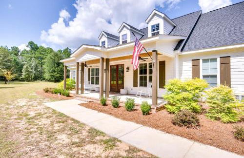 Stylish Hephzibah Home with Fire Pit and Theater Room! - Foto 32