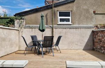 Restful Harbourside Apartment with Garden - Foto 6