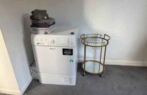 Large 4 Bed with Parking - Foto 18