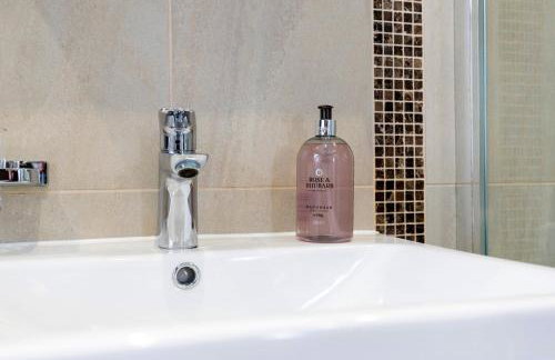 The Lodge - Photo 31