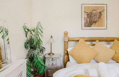 JOIVY Greenknowes Farmhouse with Hot Tub and Bar - Photo 46