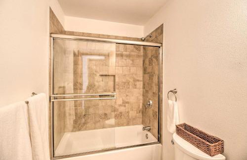 Waterfront Apt with Mtn View, Walk Into Town! - Foto 13