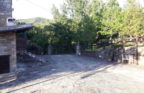 A fine 2 bedroom stone house in Emila - Photo 73