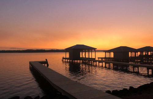 Pet-Friendly Lakefront Getaway with Hot Tub! - Foto 2