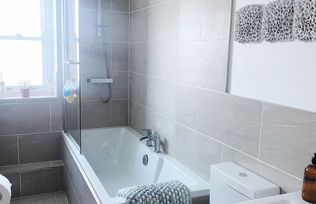 Beautiful 3-bed Cottage With Stunning sea Views - Foto 9