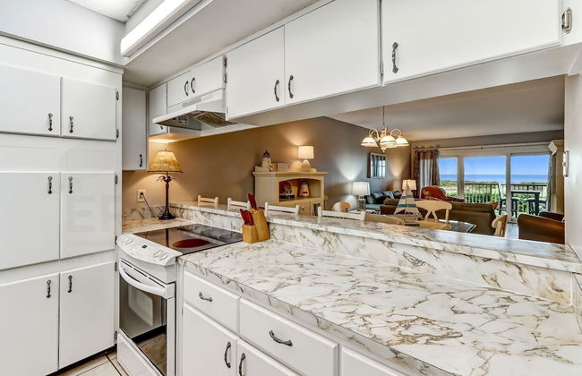 Spacious Oceanfront Condo, Easy Access to Private Fishing Pier by RedAwning - Foto 11