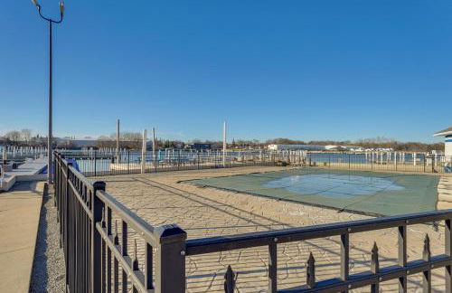 Marina, Pool and Balcony Modern Spring Lake Condo - Foto 20