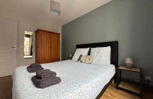 Embruns maison spacieuse rénovée 5 ch 3 sdb 2 WC belle terrasse aménagée barbecue à 250 m de la plage en plein centre d' Arromanches au coeur des plages du débarquement, proximité de Bayeux - Foto 36