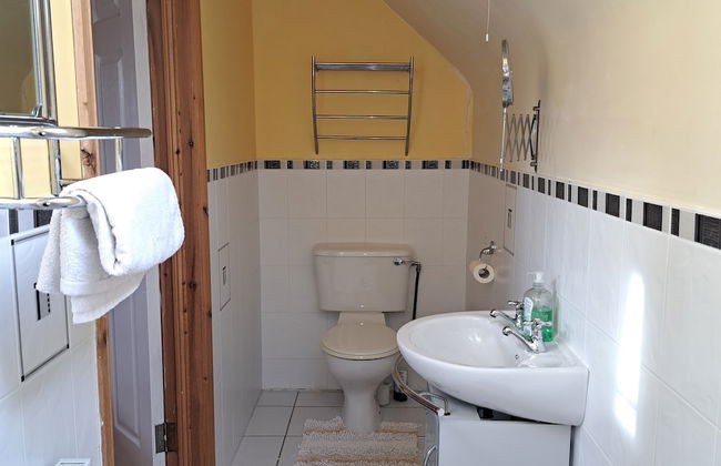 Spacious 6-bed House 10 Minutes From Knock Airport - Photo 20