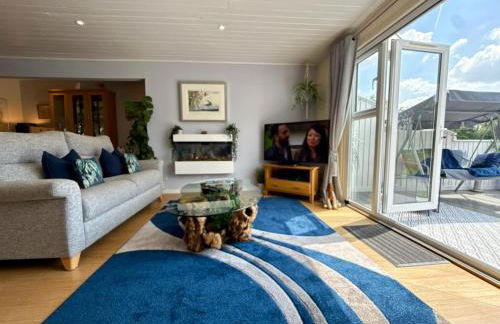 Luxury Kingfisher Lodge, Isis Lake, within the Cotswold Waterpark - Foto 8