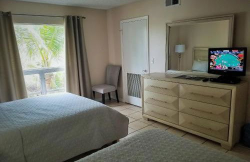 Beach and sunset view from your balcony - Photo 19