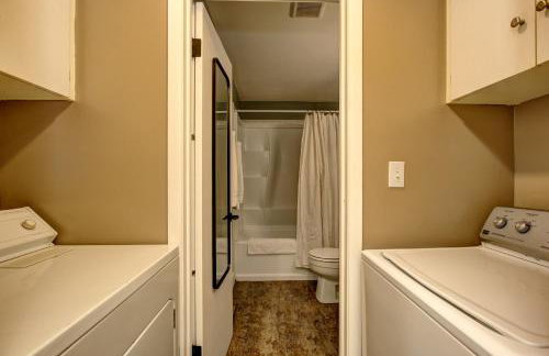 Sunset Home perfect for extended stays with fully fenced in yard, designated office, two living rooms, located across from Boise Foothills and close to Bogus Basin in Boise's North End - Photo 33