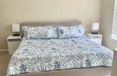 Coastal Condo with pool, minutes from beach - Foto 13