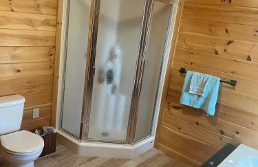 Luxury Cabin with Outdoor HotTub-NEW Construction - Foto 35