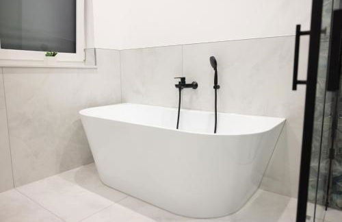 Neubau Apartment mit Kamin und Terrasse in Premium Lage Parkplatz inklusive - Foto 34