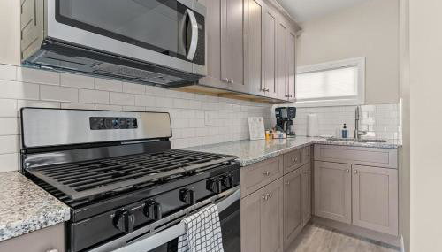 Steps to Beach Fully Renovated Sleeps 6 - Foto 3