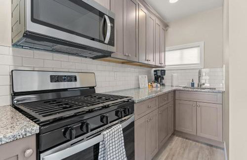 Steps to Beach Fully Renovated Sleeps 6 - Photo 3