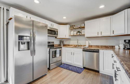 Family Friendly Getaway-4BR-Playset-Trampoline - Foto 16