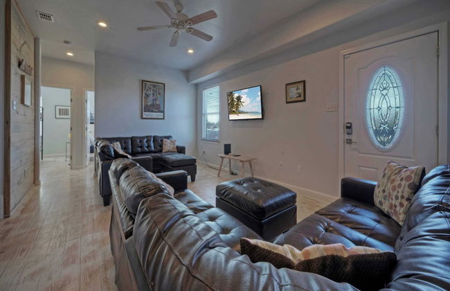 Sleeps 26 2 Homes w/ Waterfront Pool + Boat Dock Laguna Village Escape - Foto 53