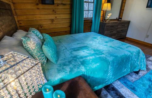 Ascension Cabin - hot tub, fire pit, babbling brook - Foto 28