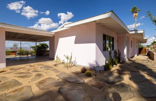 Mid Century Vibes - 2 Min to JTNP - Retro Dive Bar - View - Foto 29