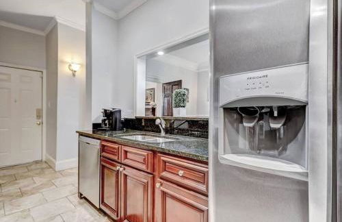 Historic Savannah Gold Private Condo with Pool - 2bed, 1&half bath, Sleeps 6, 1st Floor, 15 Min Walk To Historic Savannah Center And All Attractions - Foto 10