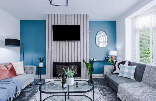 Comfortable & Spacious 3BR House near Coop Live Arena & Etihad Stadium with free Parking - New Management Since Jan '26 - Foto 1