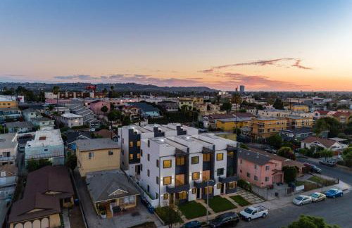 Luxury Modern 4 Bedroom 4 Bathroom Home with Rooftop Deck #4 - Foto 30