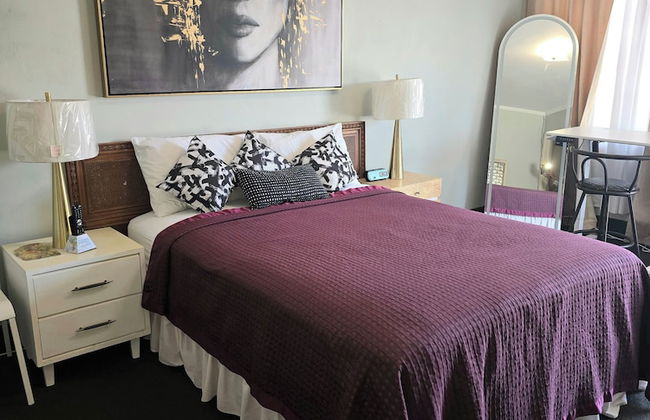 The New Star Motel with Studio-Kitchens: 1950s Extended-Stay Lodging and Retreat Center - Photo 70