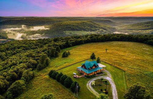 Lodge at OZK Ranch- Incredible mountaintop cabin with hot tub and views - Photo 8