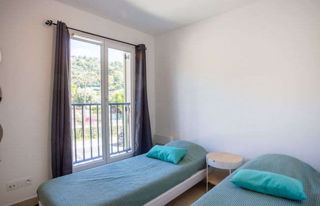 2 bedroom Apartment in Bormes-les-Mimosas with swimming pool and garden - Photo 9