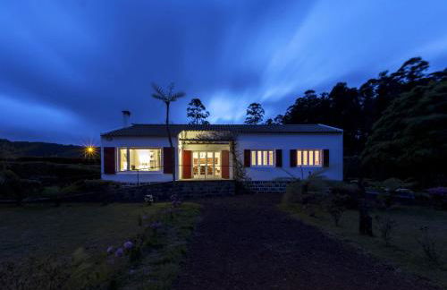 Lake View House - Photo 1