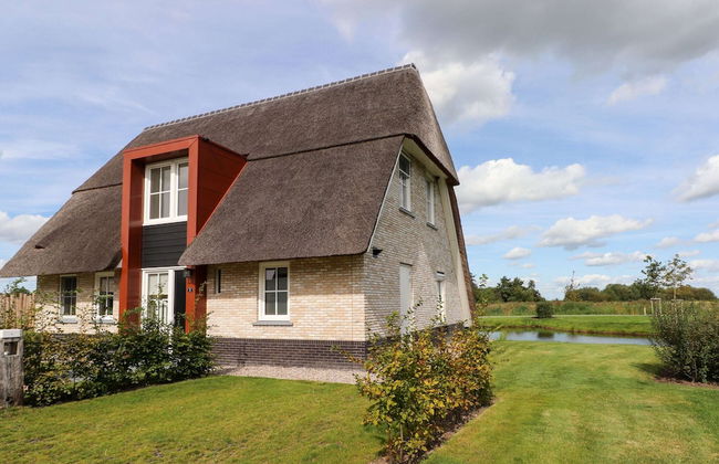 Luxury Villa with Sauna & Hot Tub at Lake - Foto 1