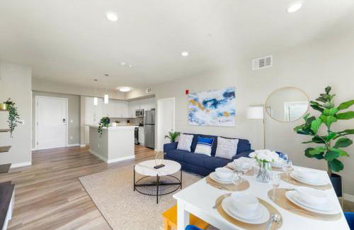 Designer Apt with Jacuzzi, Pool & Mountain Views - Foto 26