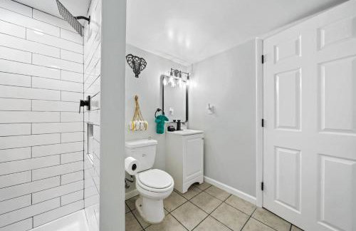 Comfort, Fun, & Charming - 5BR Oasis with Pool - Foto 4